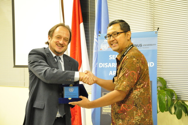 Michele Zaccheo (Director of the UNIC Jakarta) dan Tirta Mursitama, PhD (HI Binus)