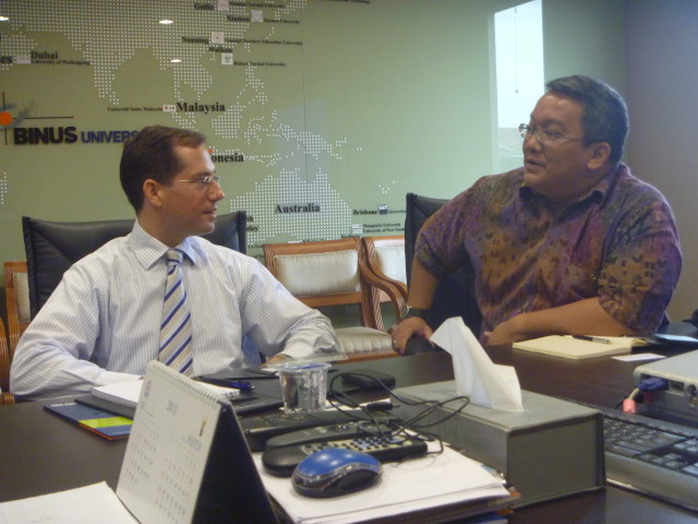 Dr. Boto Simatupang dan Scott M. Ceremuga
