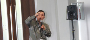 Prof. Yanyan M. Yani, MAIR, PhD memberikan pemaparannya dalam sesi pertama simposium ICOBIRD 2013