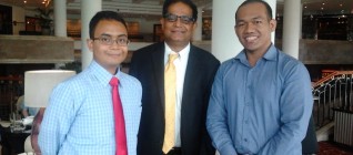 Dari kiri ke kanan:
Wirya Adiwena (Staf di Kantor Khusus Presiden Bidang Hubungan Internasional), Prof. Amitav Acharya (American University), dan Mochammad Faisal Karim (Researcher CBDS)
