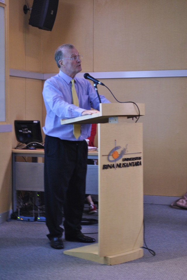Prof. Ron Matthews dalam the 8th IR Lecture Series
