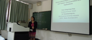 Dr. Paramitaningrum memberikan presentasi di Tamkang University, Taiwan dalam ICAPS Conference