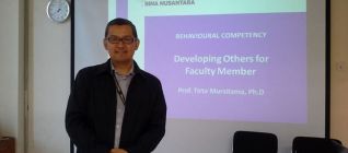 Prof. Tirta sebagai Fasilitator Kegiatan Pelatihan