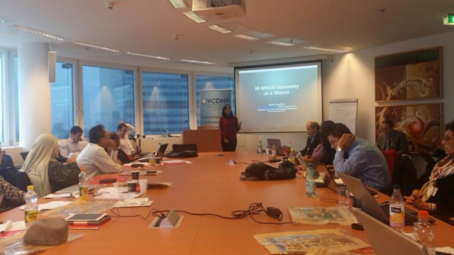 Mutti Anggitta mempresentasikan kurikulum kajian keamanan Universitas Bina Nusantara
