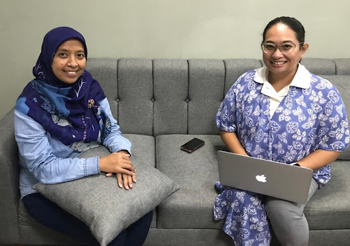 Dr Miranda Tahalele interviewing Dr Ella Prihatini and discussing the Promising Researcher award and research journey (Photo credit: Dr Lili Yulyadi/9 June 2022)
