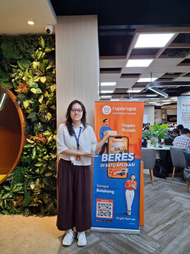 Foto Priscillia Kezia selama internship di Ruparupa.