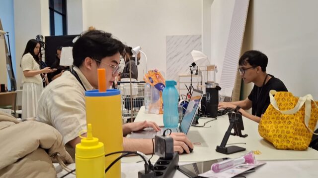 Foto kondisi Priscillia Kezia saat sedang aktif bekerja selama internship di Ruparupa.